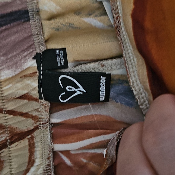 Windsor Leaf Print Wide Leg Pants - Picture 2 of 5